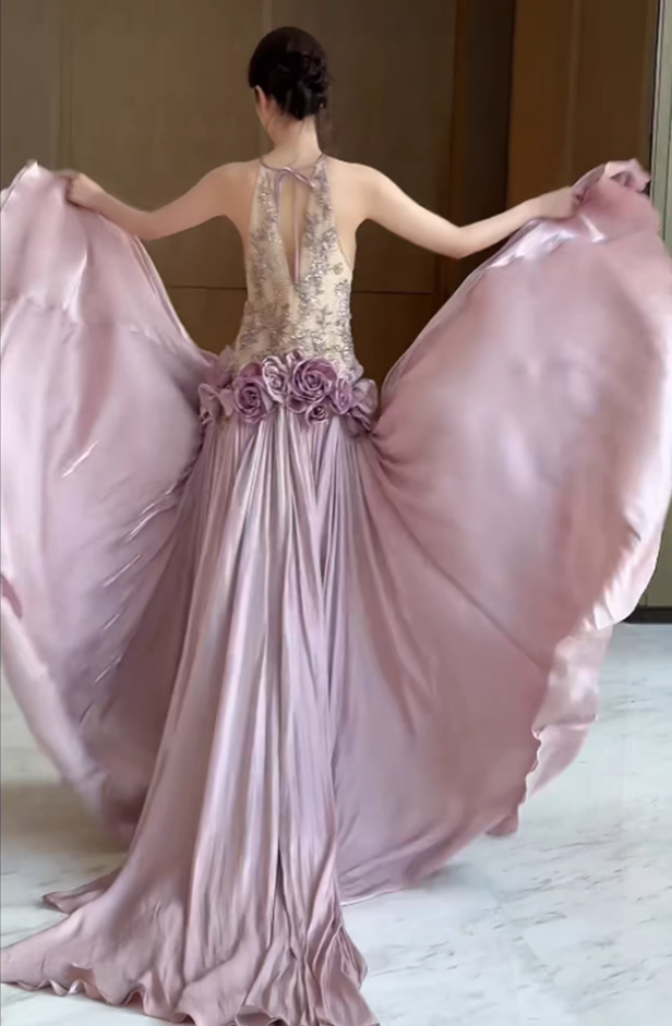 Vibrant Halter Neck A-Line Prom Dress 3D Appliques Sequins Evening Gowns AP7099