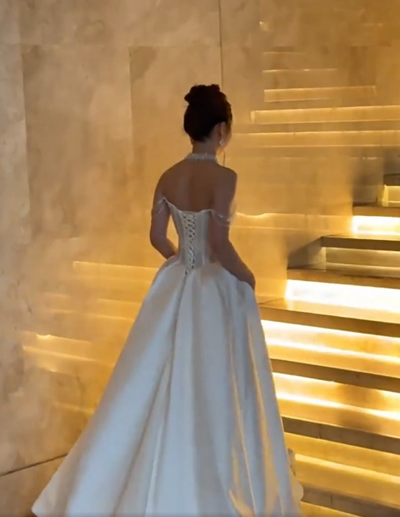 Casual Off-Shoulder Beaded Bodice Wedding Dress Slit Satin A-Line Bridal Dress AP7123