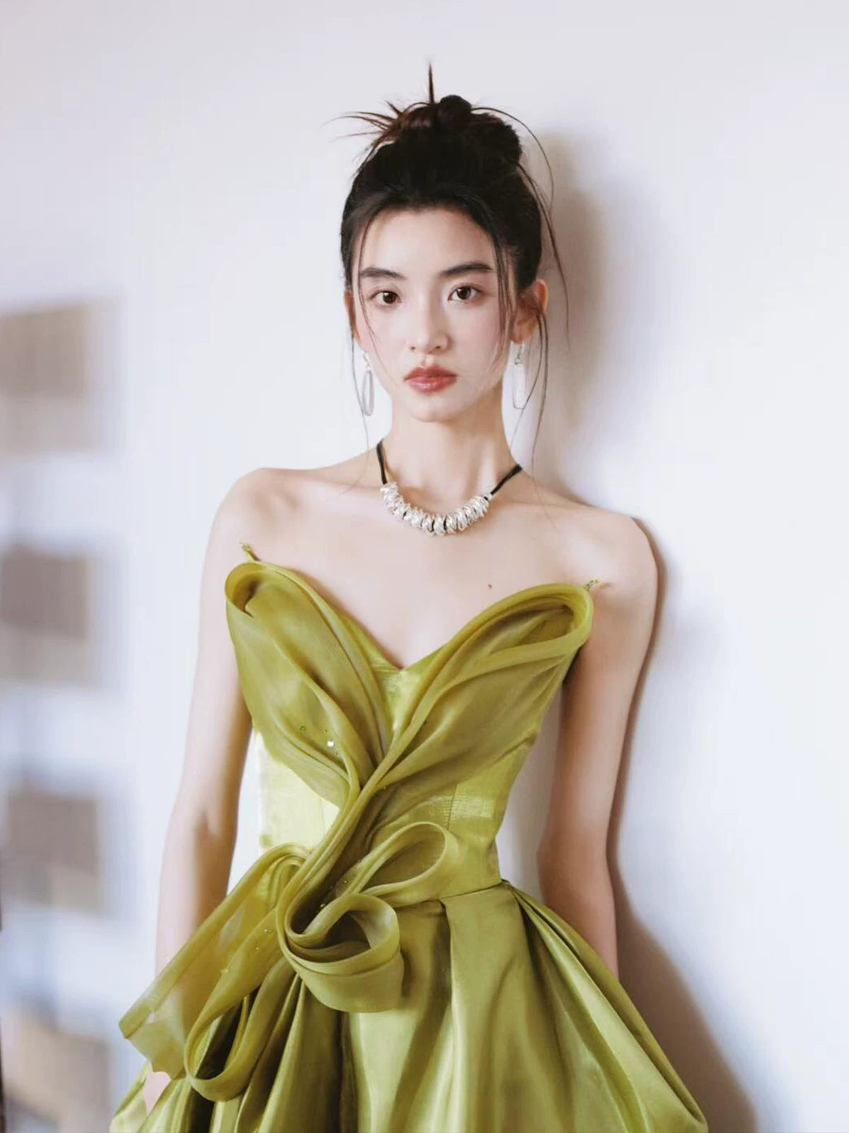 Refined Strapless Yellow Prom Dress Silt Ruffled Ball Gown Satin A-Line Evening Dresses AP7132