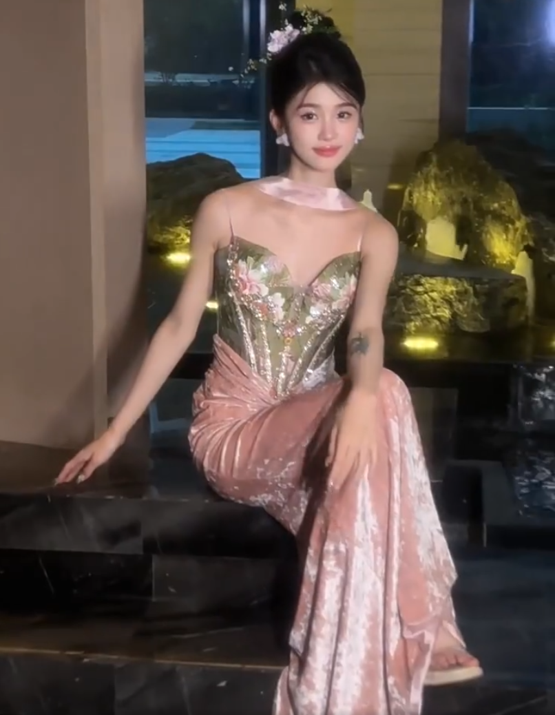 Beautiful Spaghetti Strap Mermaid Prom Dress Beading Appliques Evening Dress AP7133
