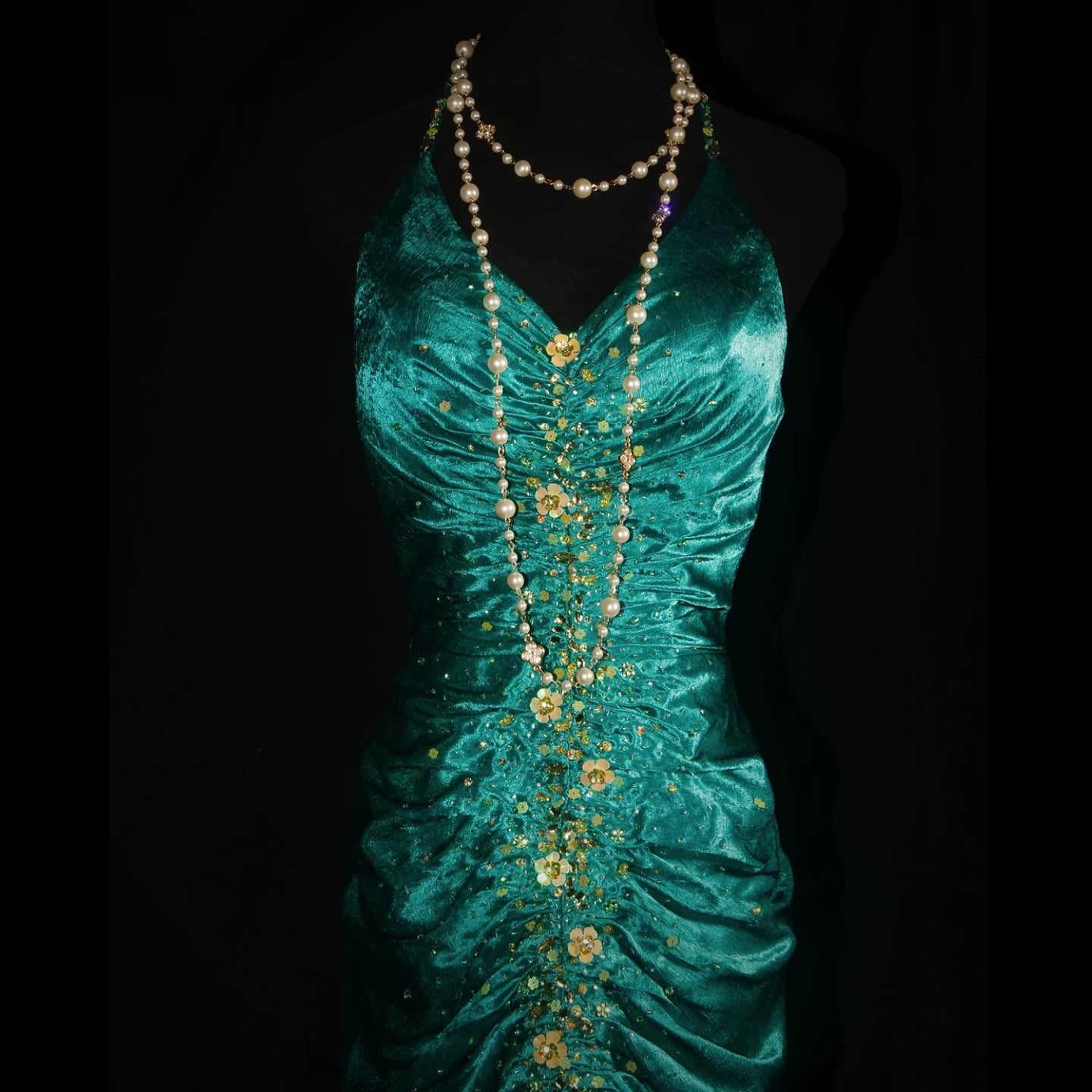 Luxury Halter Neck Pleated Green Prom Dress Sequins Mermaid Evening Dress AP7163