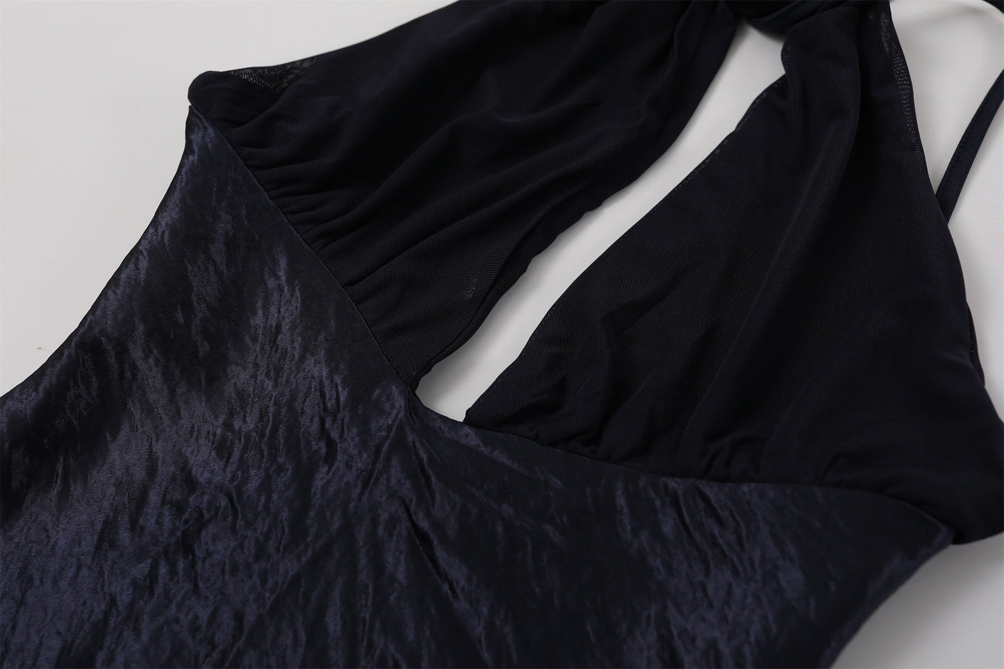 Sexy Twisted Strap Keyhole Ruched Bodice Maxi Dress Chic Satin Sleeveless Halter Neck Mermaid Long Dress AP7196
