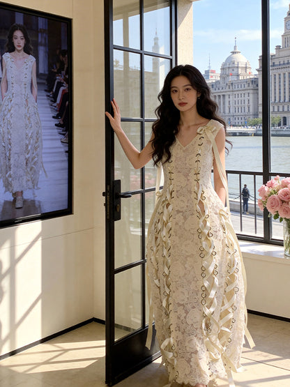 Avant-Garde V Neck Ivory Prom Dress Appliques Lace-Up A-Line Evening Dress AP7227
