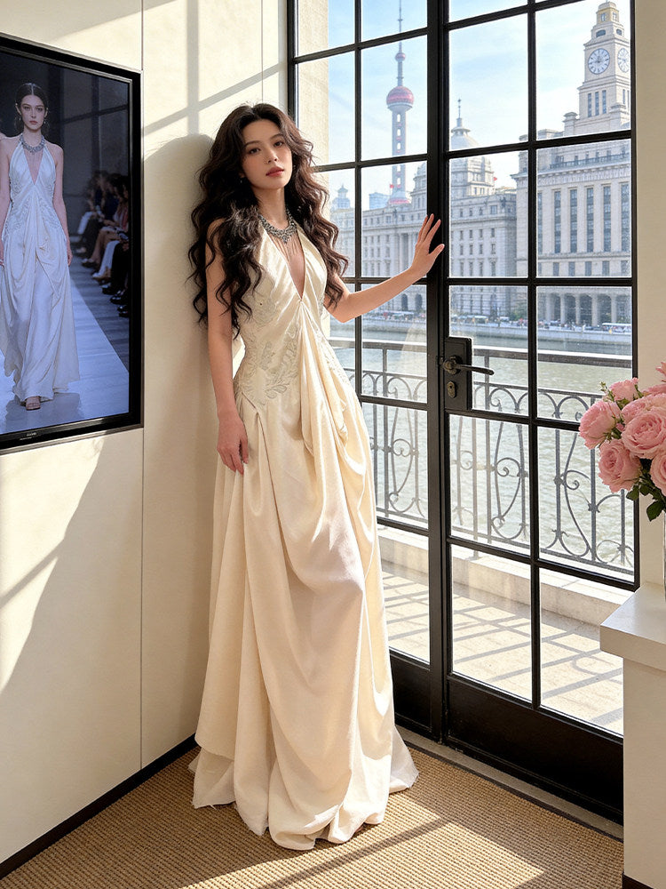 Cozy Halter Neck A-Line Prom Dress Ivory Appliques Evening Outfit AP7233
