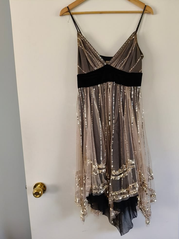 Chic Champagne Gold V Neck Spaghetti Straps Sequin Black Underskirt High Waist A Line Short Homecoming Dress AS1151