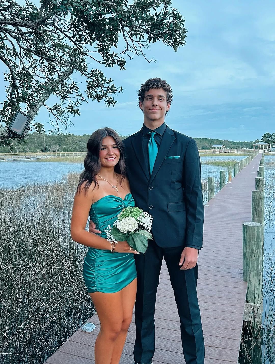 Chic Emerald Green Strapless Front Bow Ruched Bodycon Short Homecoming Dress AS1367
