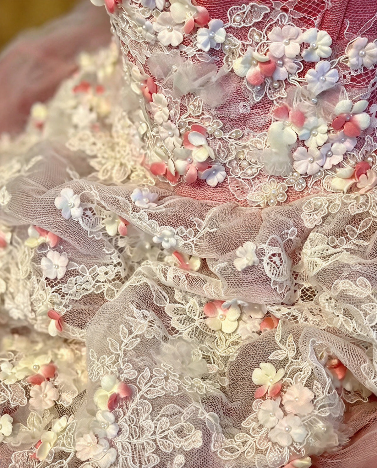 Romantic Pink Strapless Lace 3D Floral Appliiques Beaded A-Line Ball Gown Long Prom Dress With Chapel Train AD1404