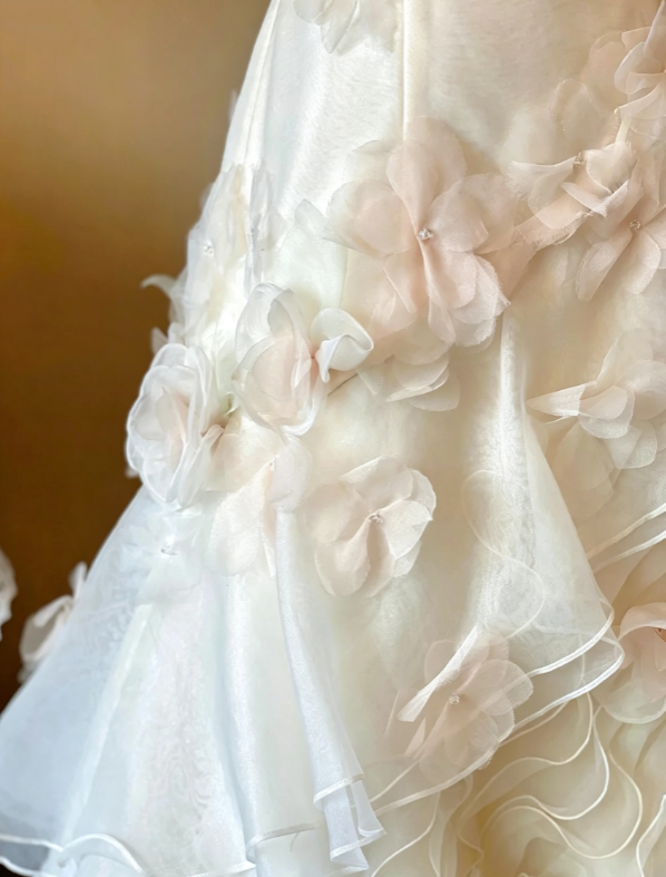 Romantic Ivory Strapless 3D Floral Applique Multi-Tier Ruffle Tulle Mermaid Wedding Gown With Chapel Train AE148