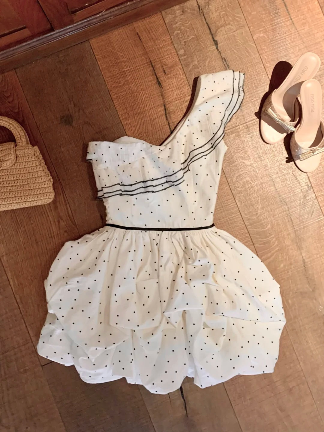 Chic White One‑Shoulder Ruffled Trim Tiny Bow Black Polka Dot A Line Bubble Short Homecoming Dress AS1976
