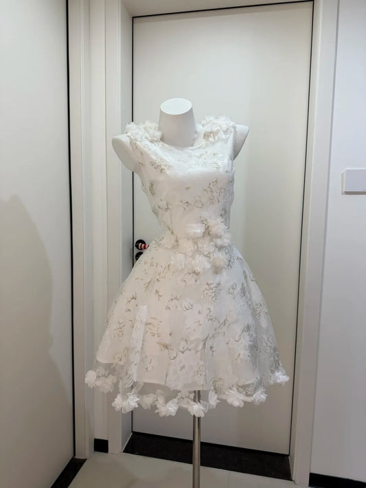 Delicate White Sleeveless Round Neck 3D Floral Appliqué Tulle A Line Short Homecoming Dress AS2298