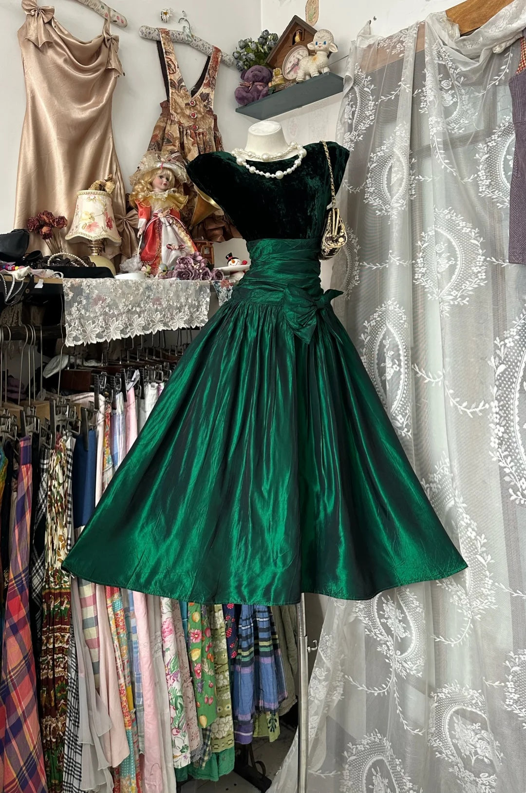 Opulent Emerald Green Boat Neck Cap Sleeve Deep V‑Back Velvet Bodice Waist Bow A Line Midi Homecoming Dress AS2357