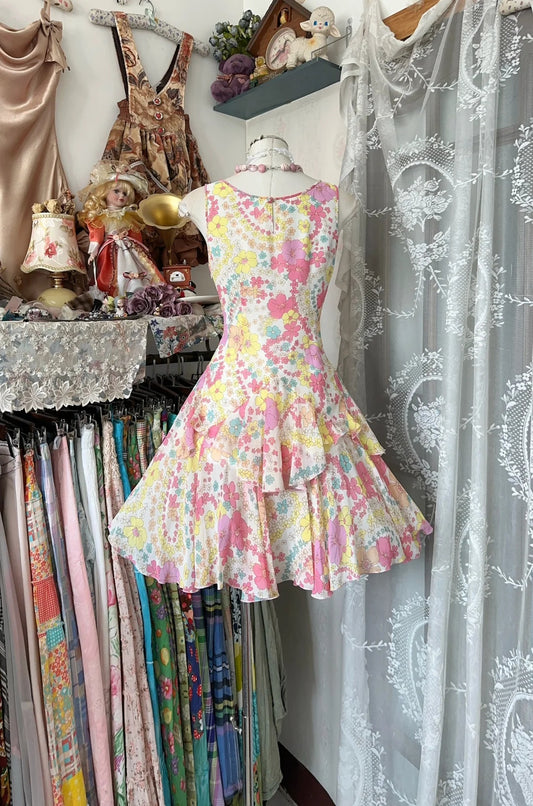 Playful Pastel Pink Yellow Floral Print Scoop Neck Sleeveless Bow Front Tiered Ruffle Skirt A‑Line Short Homecoming Dress AS2370