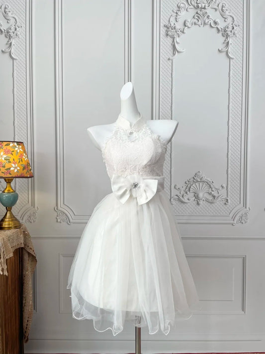 Elegant White Lace Halter Mock Neck Keyhole Bodice Tulle A‑Line Short Homecoming Dress With Rhinestone Bow Waist Sash AS2383