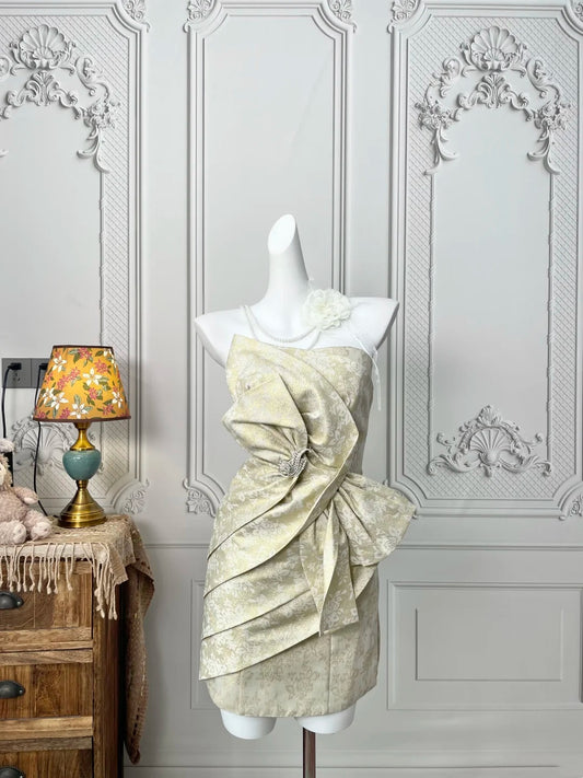 Luxurious Champagne Jacquard Strapless Oversized Bow Rhinestone Brooch Ruched Bodycon Short Homecoming Dress AS2393