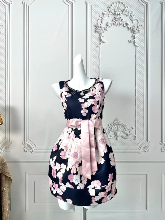 Charming Navy Floral Print Sleeveless Metal Pearl Chain Trim Round Neck A‑Line Short Homecoming Dress With Bow Waist Sash AS2404