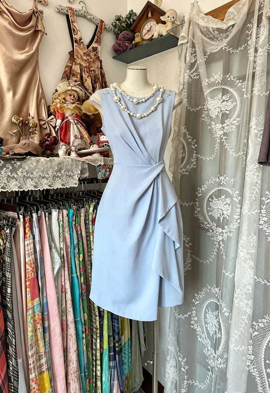 Elegant Sky‑Blue Round Neck Sleeveless Twisted Wrap Waist Draped Ruffle Sheath Midi Homecoming Dress AS2438