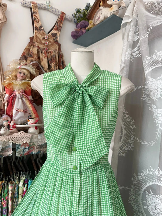Fresh Green Sleeveless Neck Bow Tie Stand Collar Front Button Detail Pleated A‑Line Midi Vintage Homecoming Dress AS2440