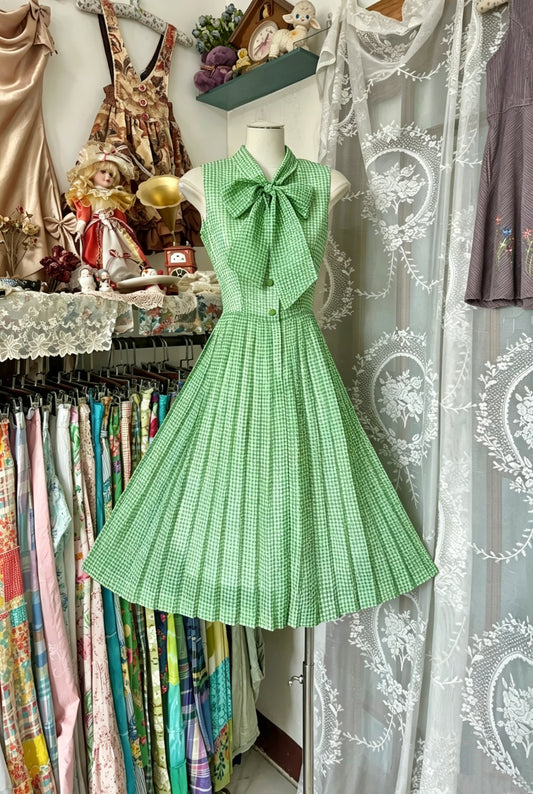 Fresh Green Sleeveless Neck Bow Tie Stand Collar Front Button Detail Pleated A‑Line Midi Vintage Homecoming Dress AS2440
