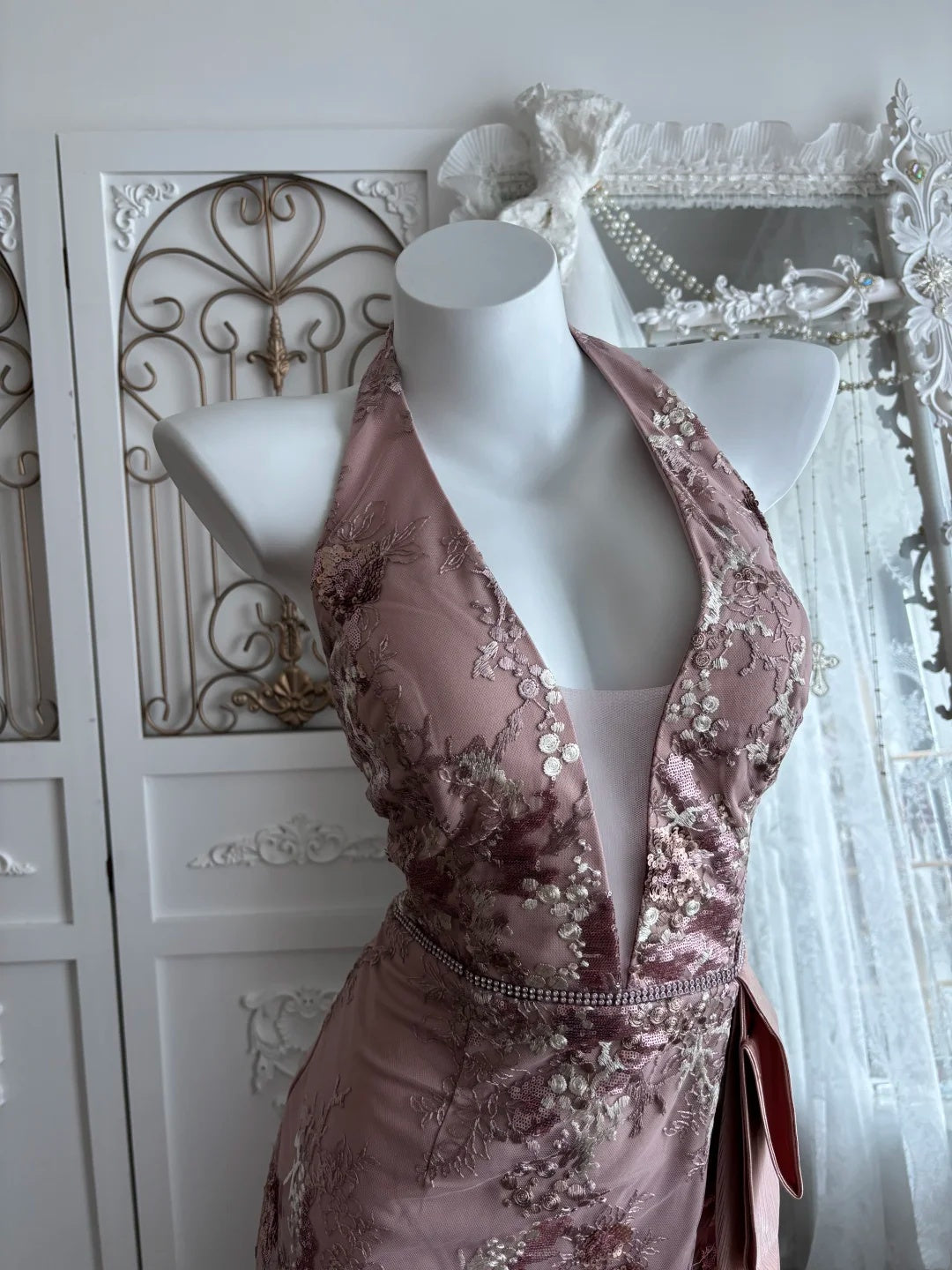 Chic Dusty Rose Halter Deep V Floral Sequin Bodycon Short Homecoming Dress With Side Satin Train AS2809