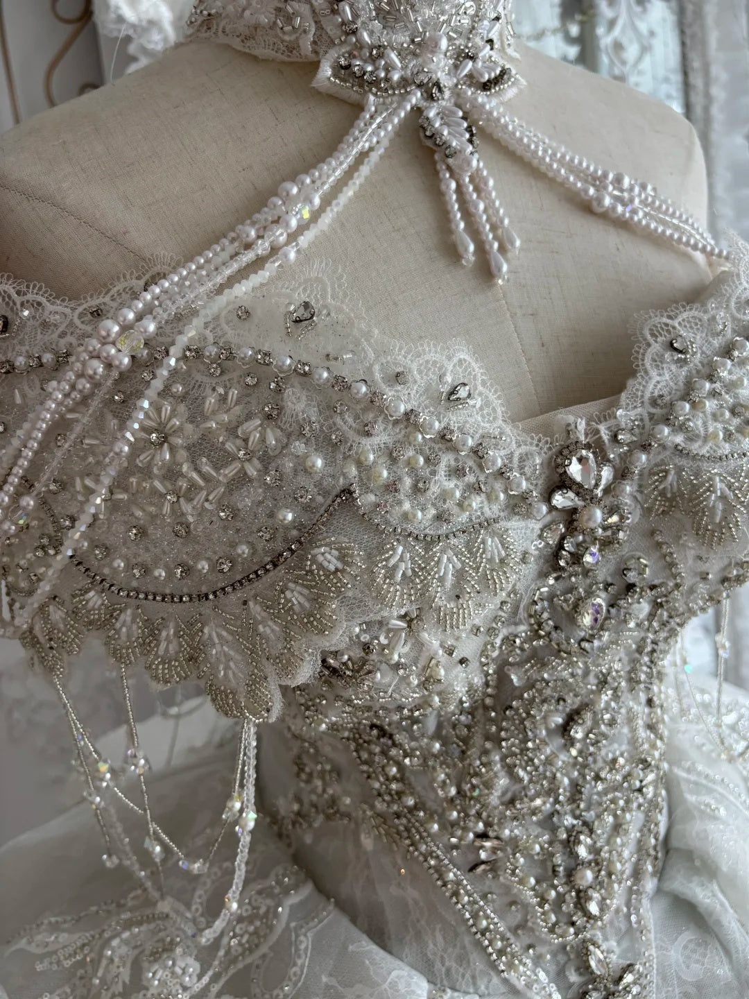 Luxurious Ivory Halter Heavy Rhinestone Beaded Lace A Line Short Wedding Dress Homecoming Dress AS2812