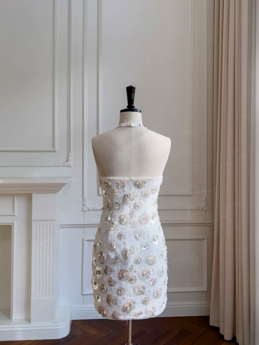 Romantic White Halter V-Neck Bodycon Short Homecoming Dress With 3D Floral Sequin Beaded Appliques AS2933