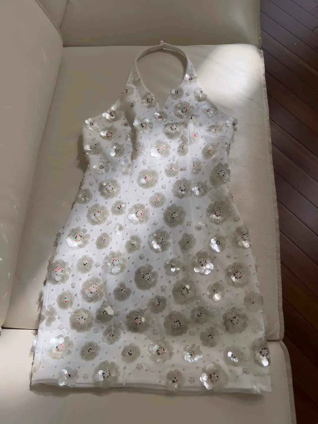 Romantic White Halter V-Neck Bodycon Short Homecoming Dress With 3D Floral Sequin Beaded Appliques AS2933