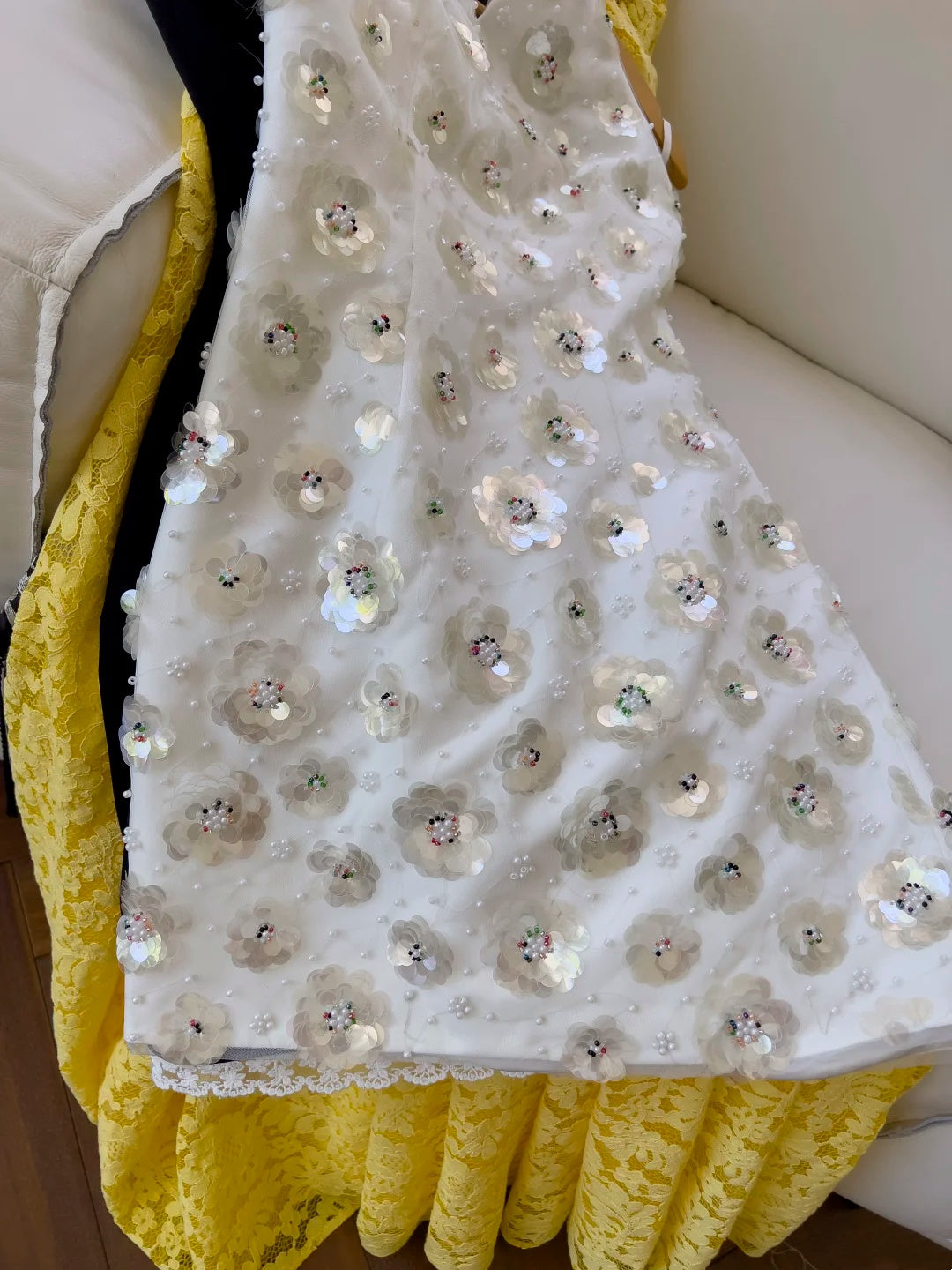 Romantic White Halter V-Neck Bodycon Short Homecoming Dress With 3D Floral Sequin Beaded Appliques AS2933