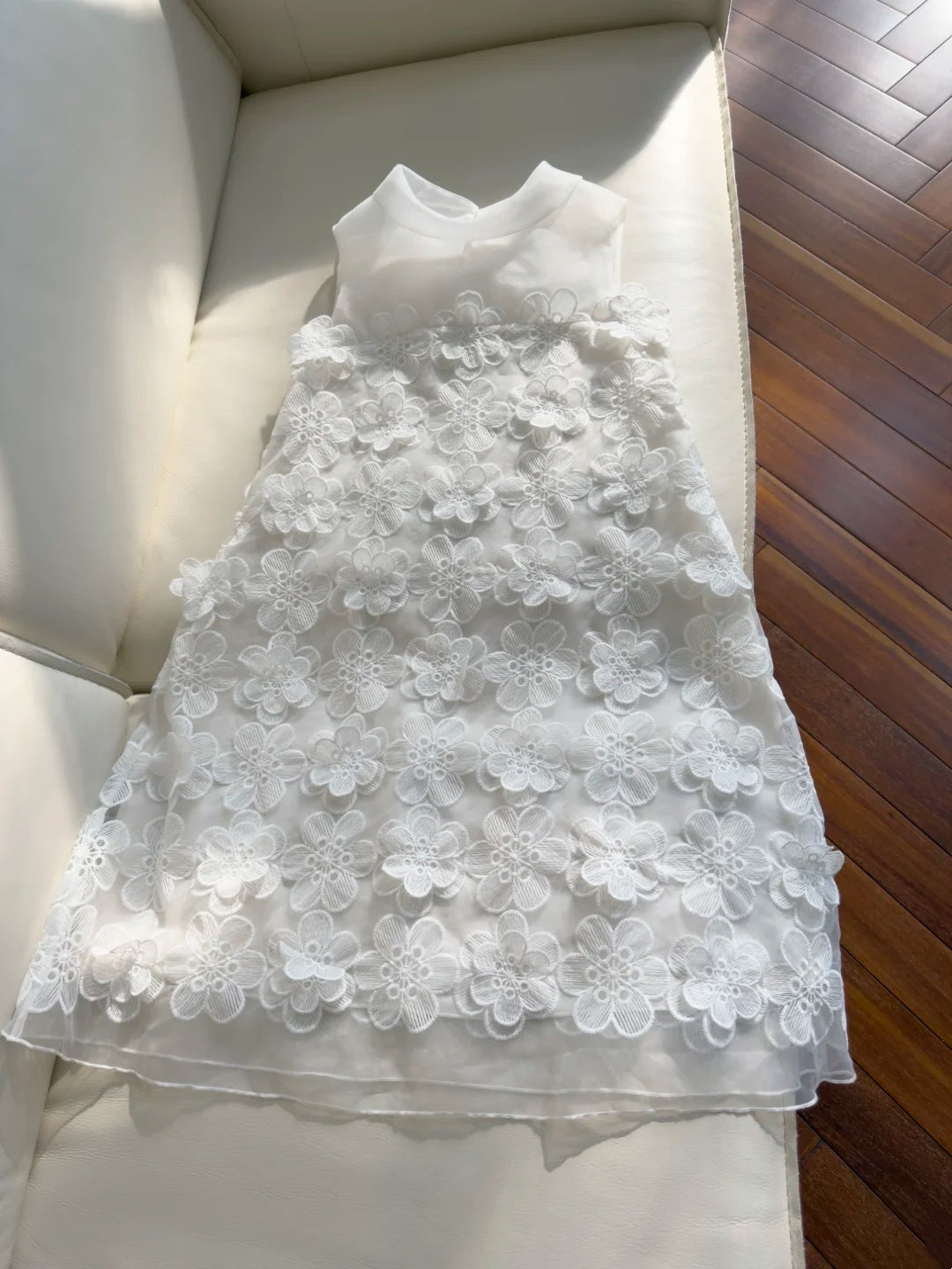 Airy White High Neck Sleeveless A-line Short Homecoming Dress With 3D Floral Lace Appliques AS2935
