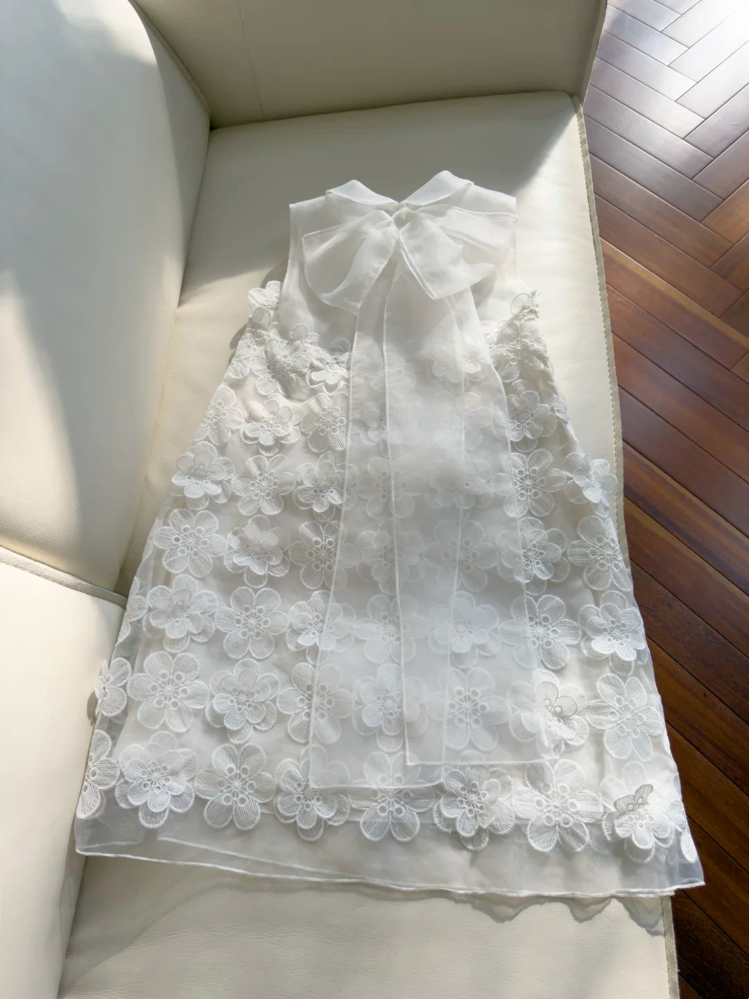 Airy White High Neck Sleeveless A-line Short Homecoming Dress With 3D Floral Lace Appliques AS2935