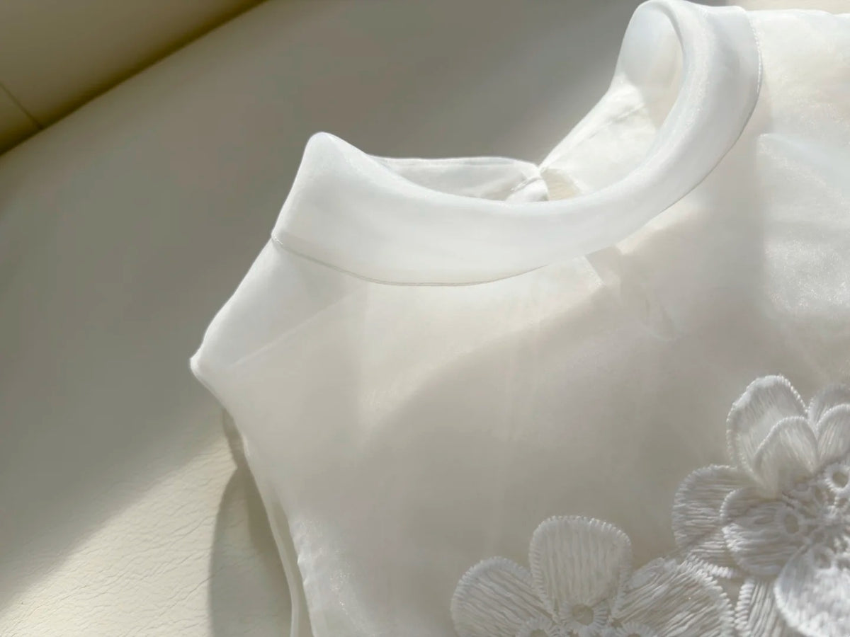 Airy White High Neck Sleeveless A-line Short Homecoming Dress With 3D Floral Lace Appliques AS2935