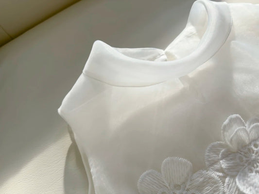 Airy White High Neck Sleeveless A-line Short Homecoming Dress With 3D Floral Lace Appliques AS2935