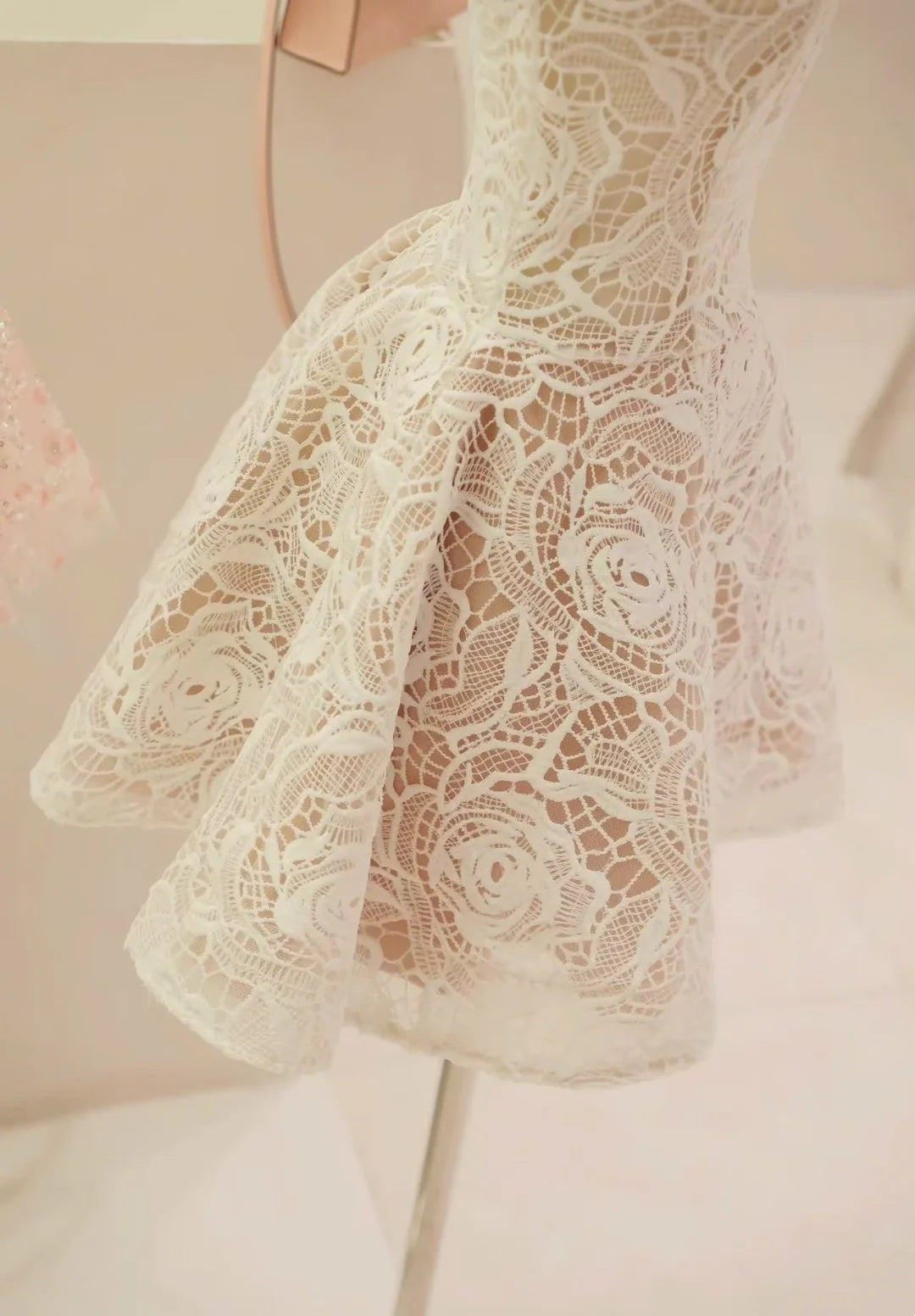 Elegant White Sleeveless Illusion Round Neck Floral Lace A-Line Short Homecoming Dress AS3111