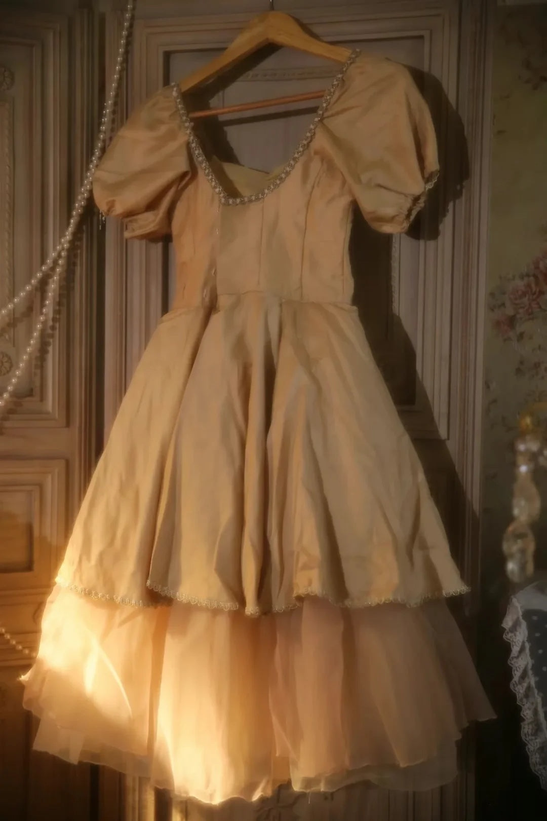 Luxury Champagne V Neck Puff Short Sleeves Gold Lace Beaded A Line Short Homecoming Dress Birthday Party Dress AS3201