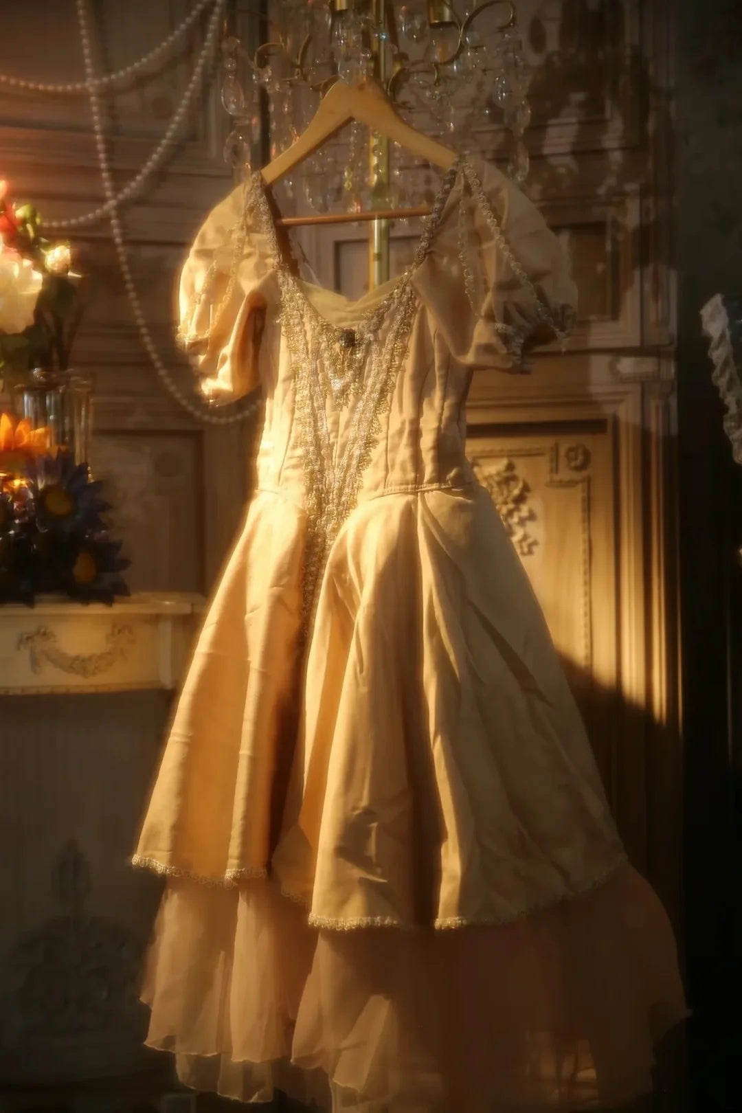 Luxury Champagne V Neck Puff Short Sleeves Gold Lace Beaded A Line Short Homecoming Dress Birthday Party Dress AS3201