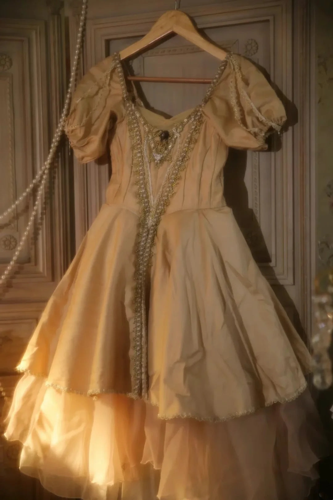 Luxury Champagne V Neck Puff Short Sleeves Gold Lace Beaded A Line Short Homecoming Dress Birthday Party Dress AS3201
