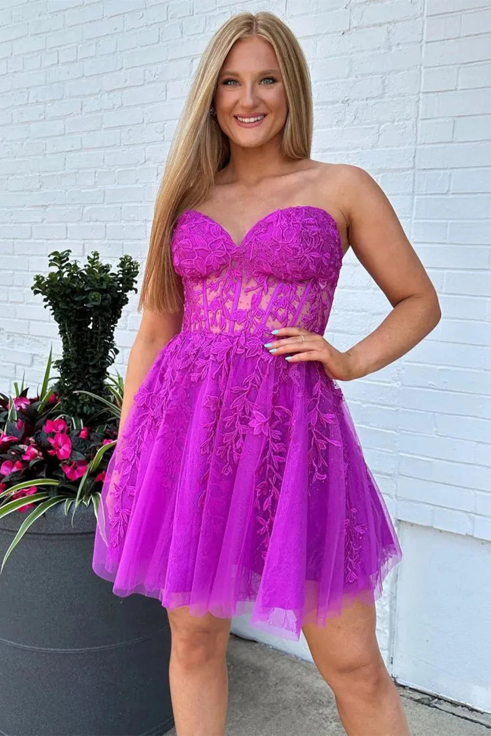 Lovely A-Line Tulle Homecoming Dress With Sweetheart Neck And Appliques AS496