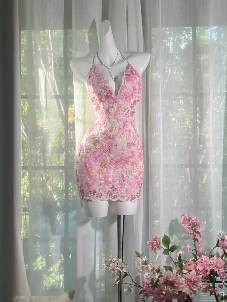Romantic Bodycon Halter V‑Neck Mini Homecoming Dress With Pearl Beading And Floral Lace Detail AS514