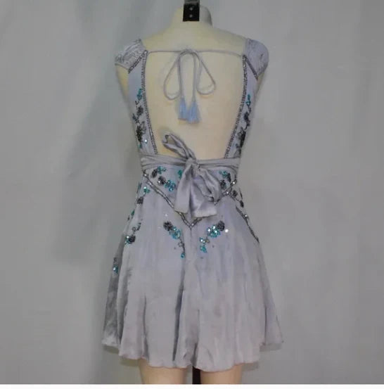 Vintage Light Grey V-Neck Sheath Homecoming Dress With Beaded Floral Applique AS689