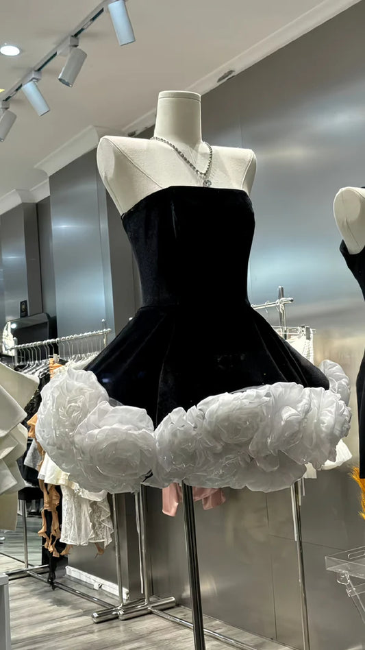 Elegant Black Velvet Spaghetti Straps A Line Short Homecoming Dress With White 3D Floral Trim AS748