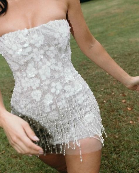 Romantic White Floral Pearl Fringe Strapless Bodycon Short Wedding Dresses AE089