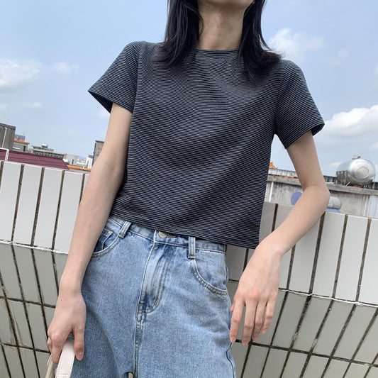 Simple Short White T-shirt Black Navel T-shirt AP000106