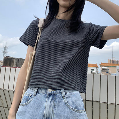 Simple Short White T-shirt Black Navel T-shirt AP000106