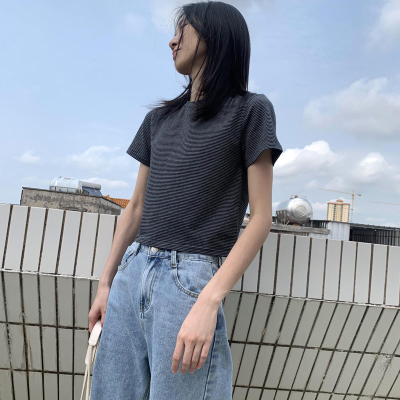 Simple Short White T-shirt Black Navel T-shirt AP000106