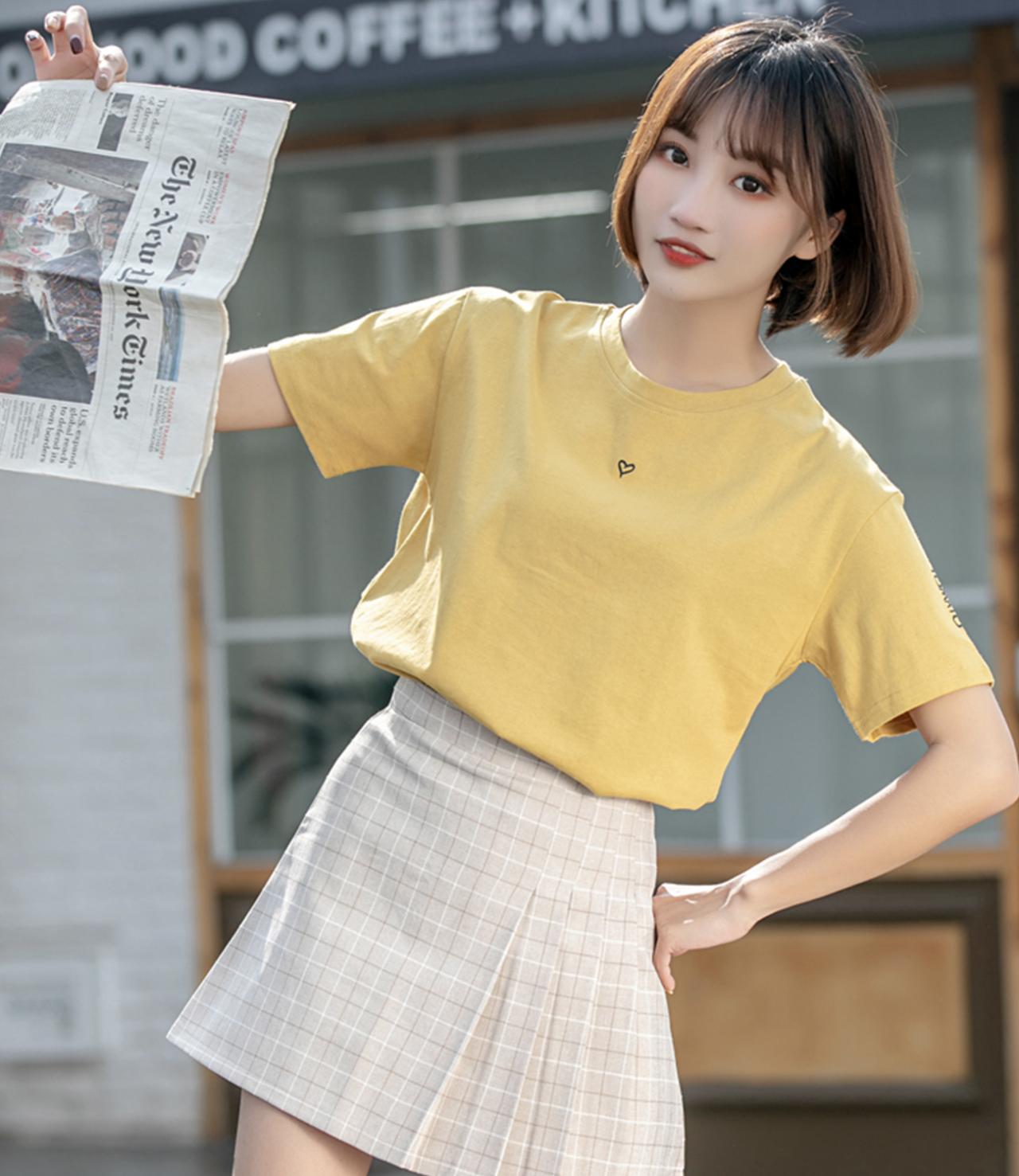 Simple Cute Heart Round Neck Fashion T-shirt AP00099