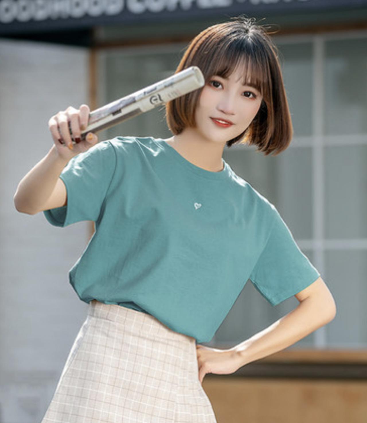 Simple Cute Heart Round Neck Fashion T-shirt AP00099