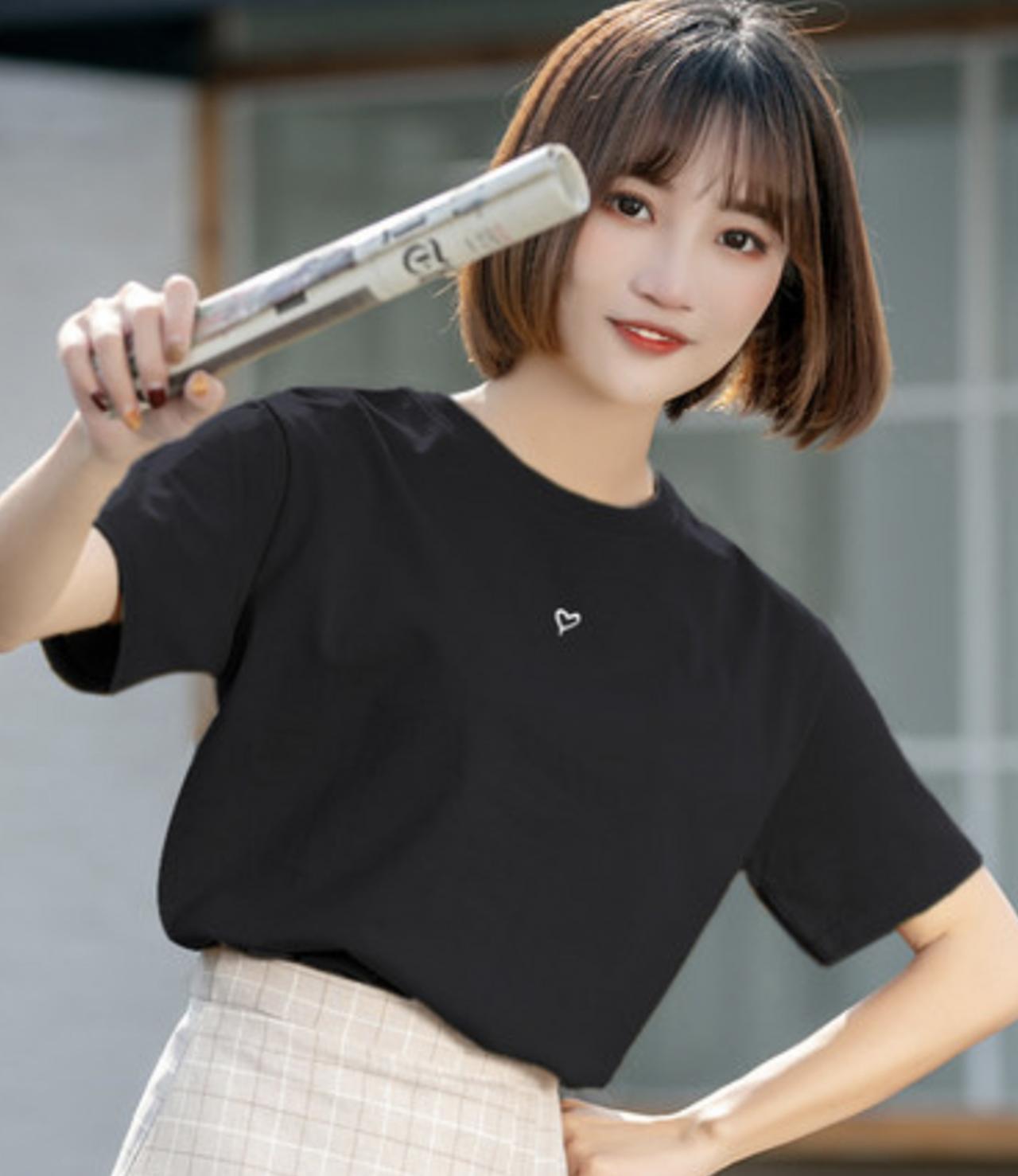 Simple Cute Heart Round Neck Fashion T-shirt AP00099