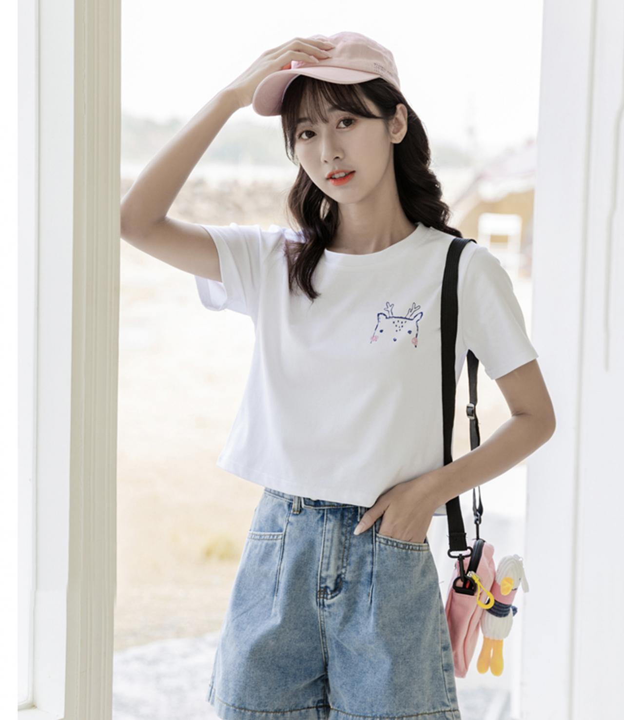 Cute Cat Round Neck Short-sleeved New Fashion T-shirt AP00097