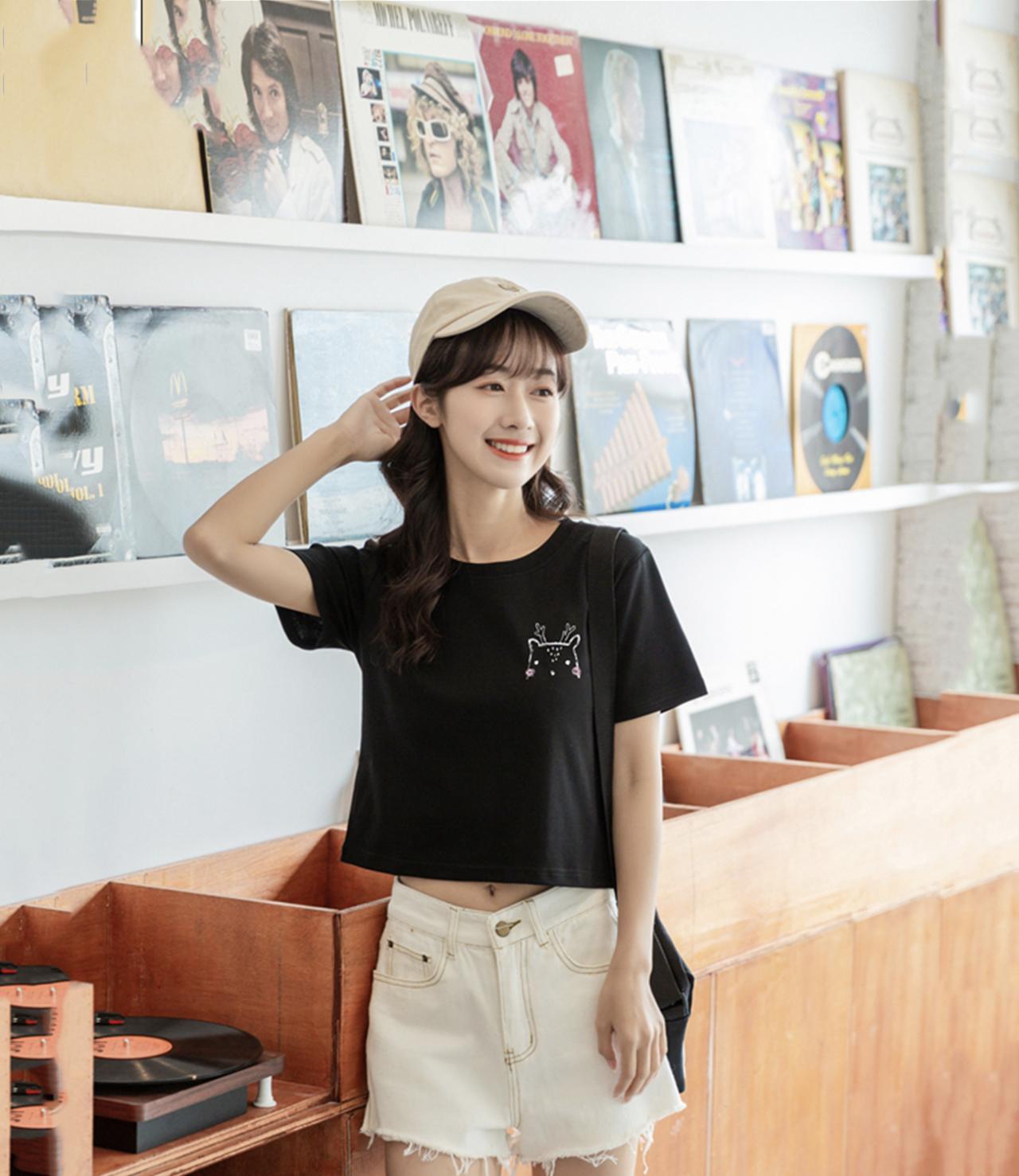 Cute Cat Round Neck Short-sleeved New Fashion T-shirt AP00097